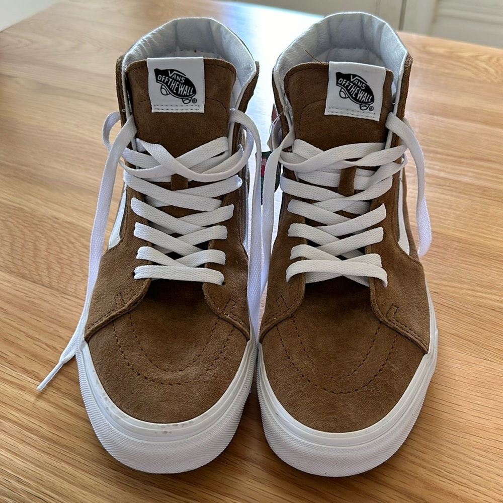 Men’s 8.5 Vans Suede High Top